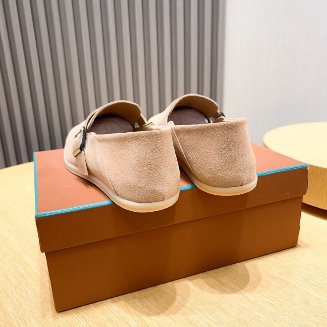 Factory price 420💰[loro piana] 2025 new moccasins, popular casual sneakers for street men. The shoes are made of first-layer suede leather uppers with rubber soles. They are classic. The complex craftsmanship and meticulous structure make the shoes light and soft, allowing you to walk comfortably and freely. Perfect for summer wear. Yardage: 38-45.